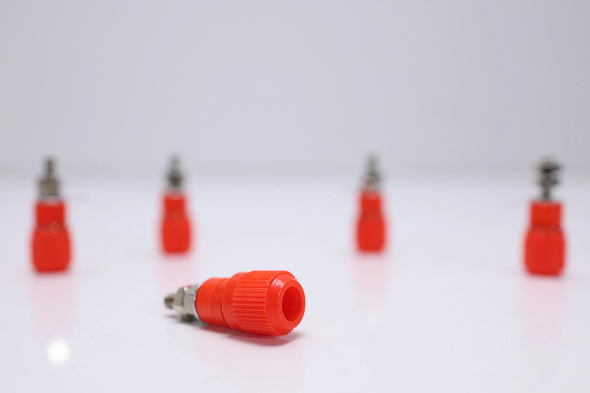 4 mm Panel Tip Banana (Born) Jak – Vidalı, Kırmızı