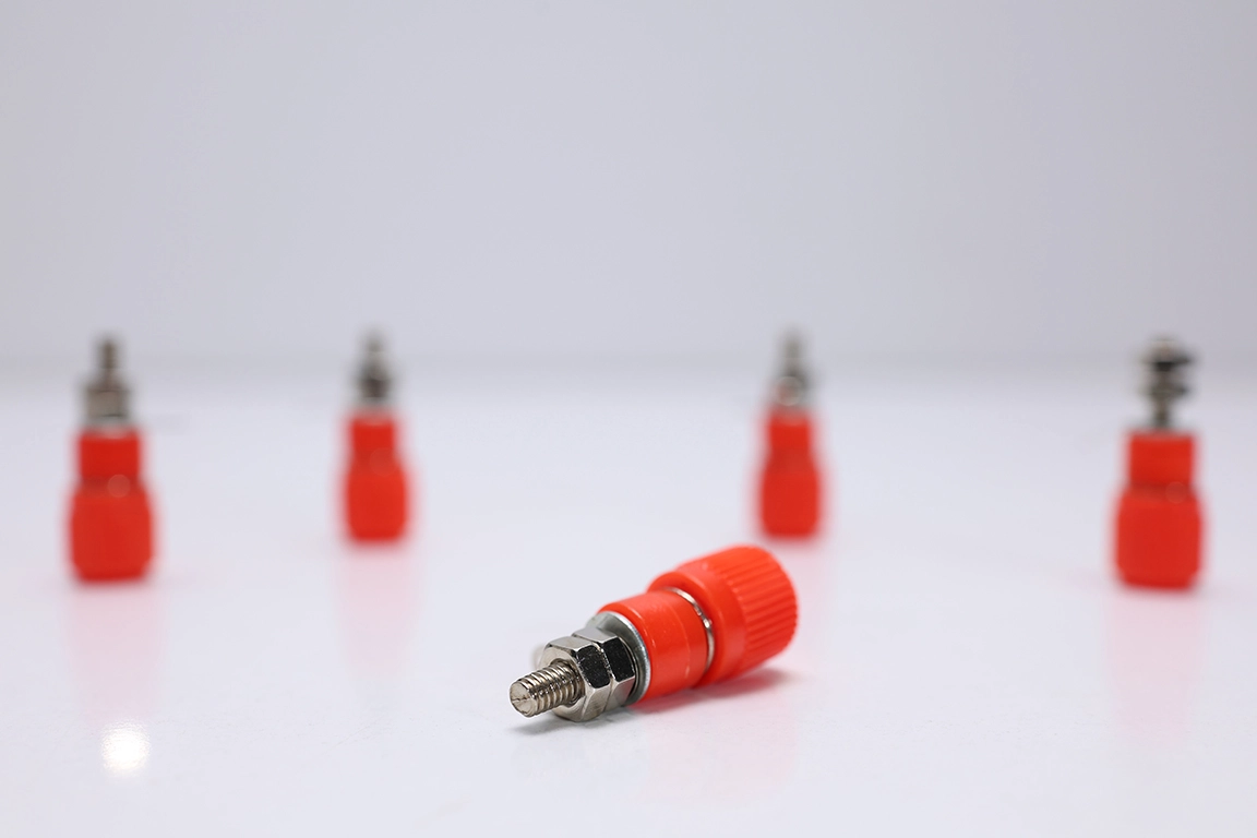4 mm Panel Tip Banana (Born) Jak – Vidalı, Kırmızı