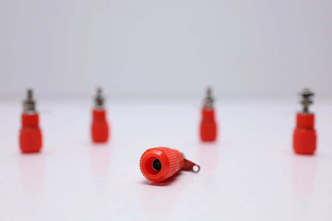 4 mm Panel Tip Banana (Born) Jak – Vidalı, Kırmızı