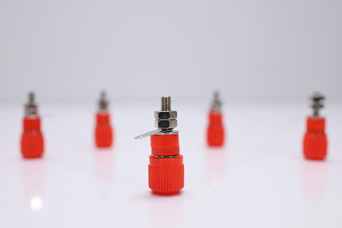 4 mm Panel Tip Banana (Born) Jak – Vidalı, Kırmızı