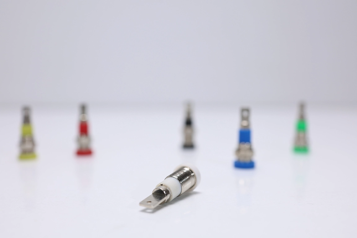4 mm Panel Tip Born (Banana) Jak – Beyaz | Ø8 mm