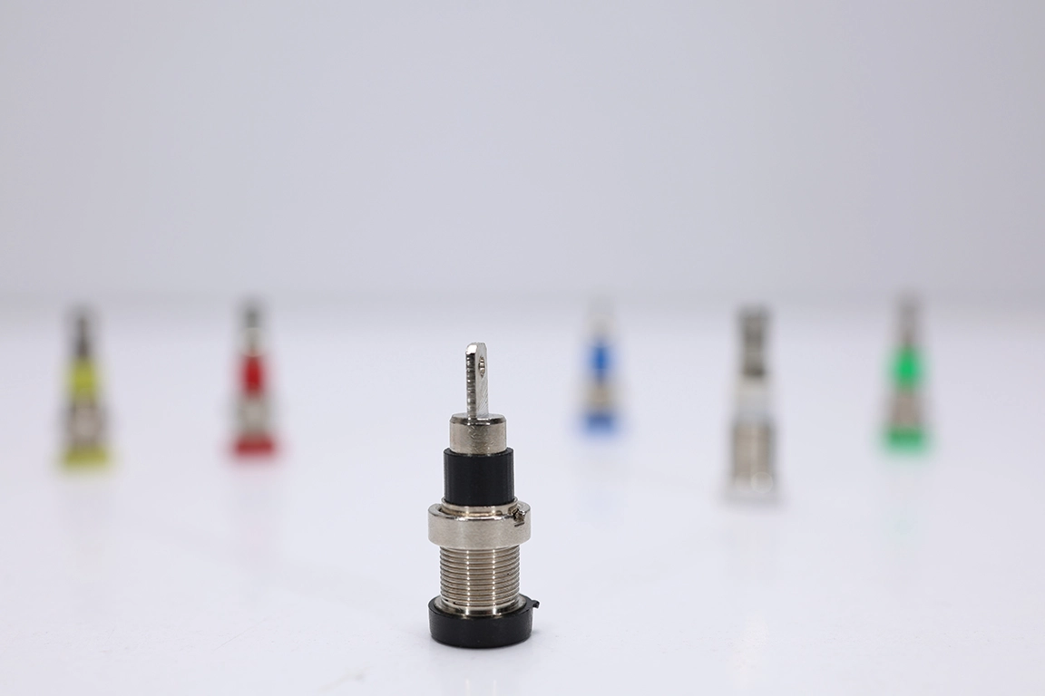 4mm Standart Born Jak - Siyah | 24 A, Nikel Kaplı