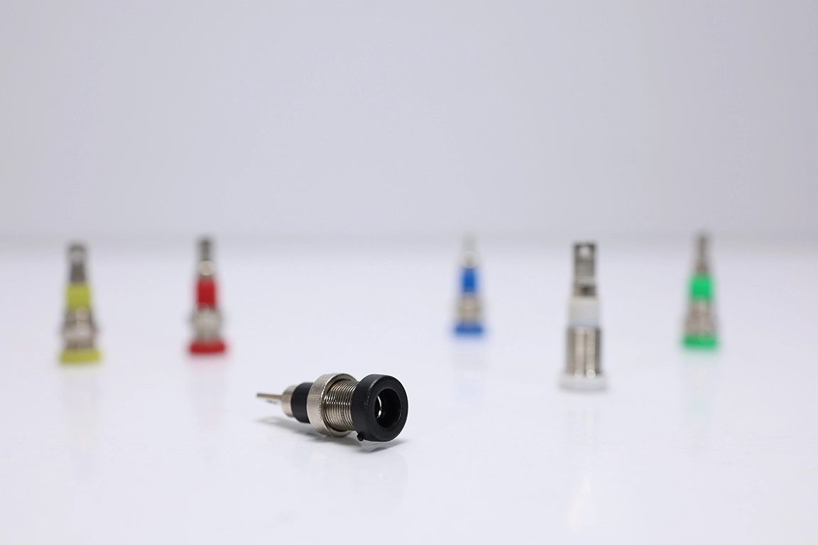 4mm Standart Born Jak - Siyah | 24 A, Nikel Kaplı