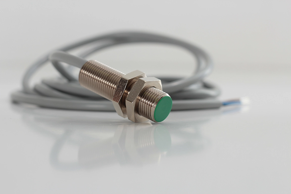 Baumer IFRM 12P1702/L Endüktif Sensör