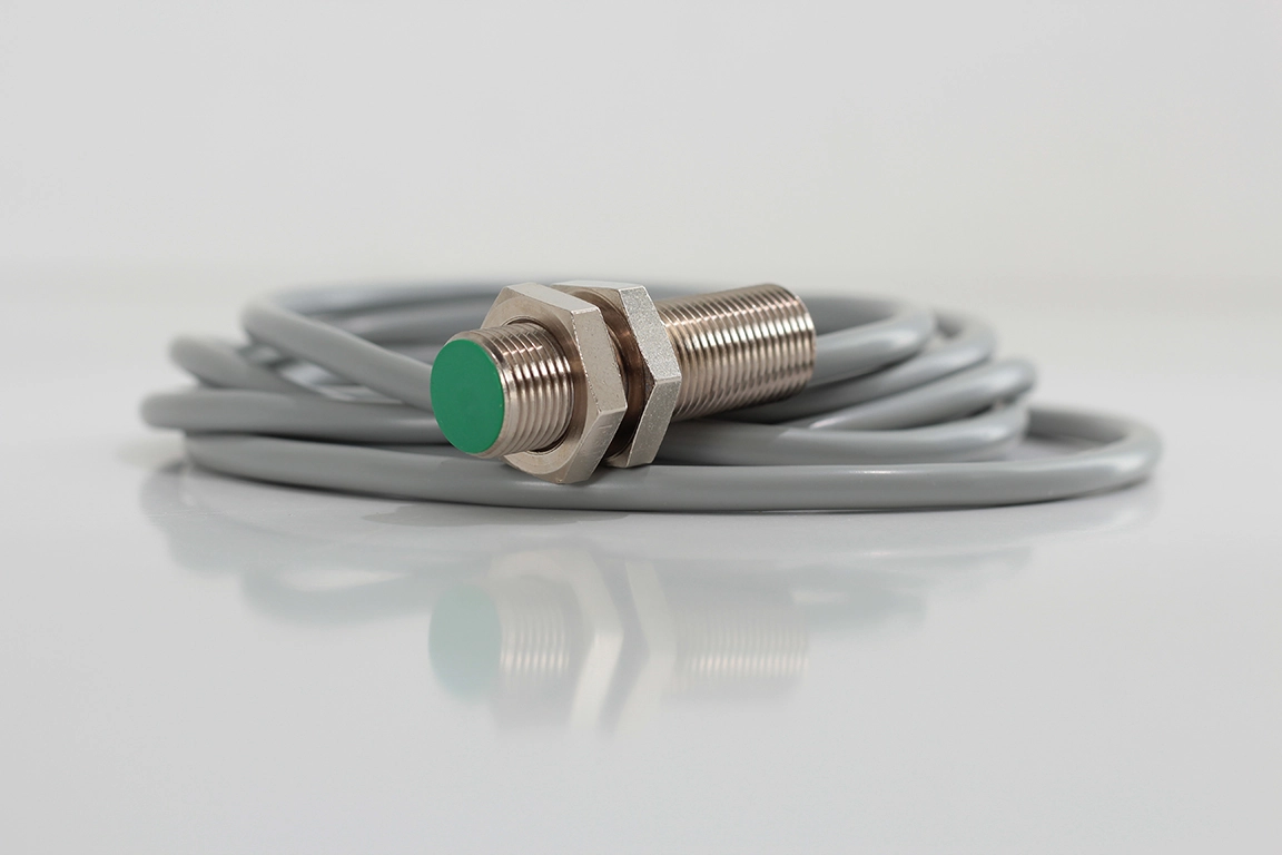 Baumer IFRM 12P1702/L Endüktif Sensör