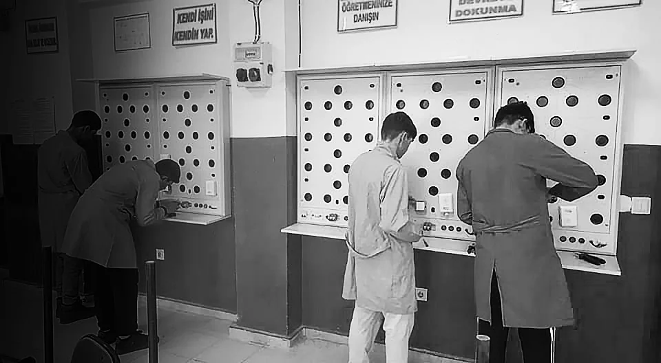 Duvara Monte Elektrik Tesisat Deney Seti