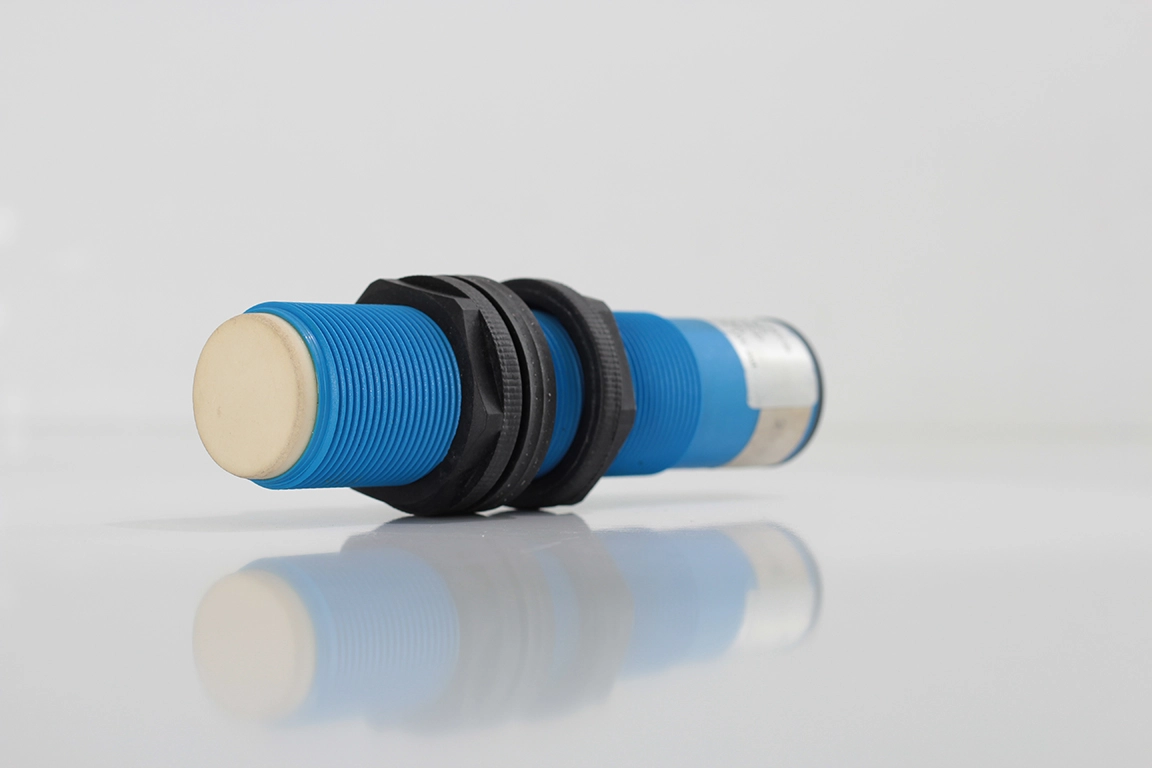 Eltrotec US4-M30-AVP-25200 M30 Ultrasonik Sensör