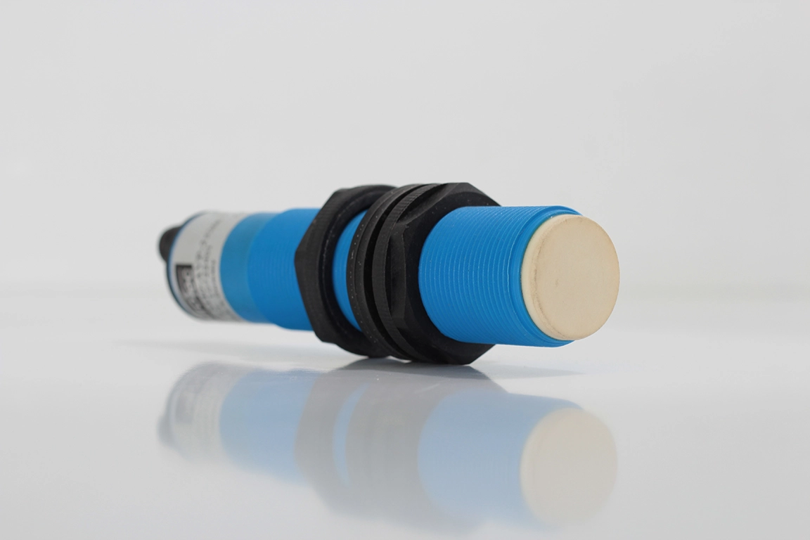 Eltrotec US4-M30-AVP-25200 M30 Ultrasonik Sensör