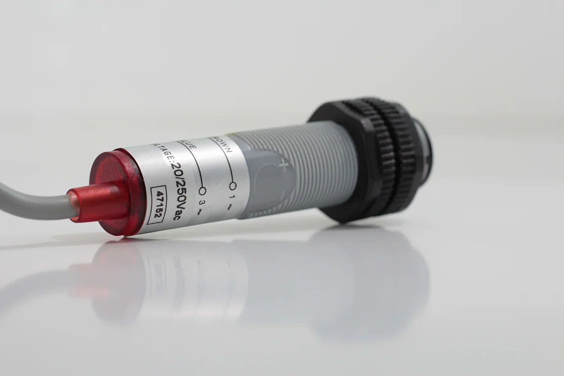 AECO FT18-ABE AC Optik Sensör - M18, 20–250 Vac