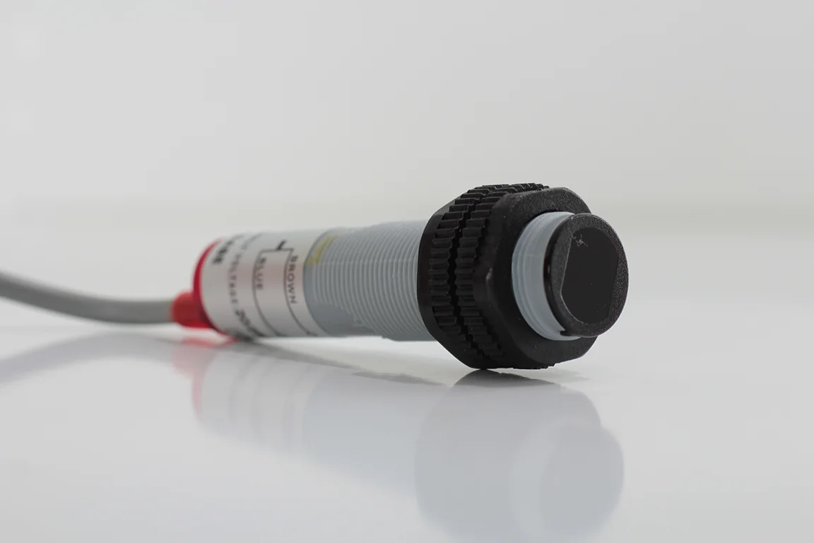 AECO FT18-ABE AC Optik Sensör - M18, 20–250 Vac