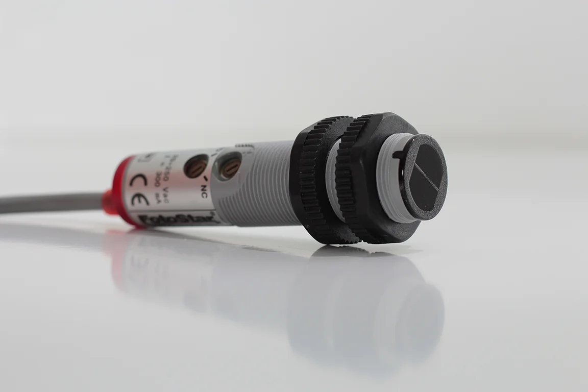 AECO FT18-AP4 AC Optik Sensör | M18, 0–40 cm, IP67