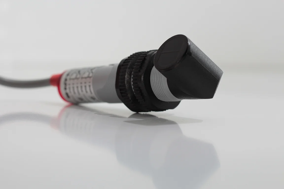 AECO FT18-AP4-90 | M18 AC Yakınlık Sensörü