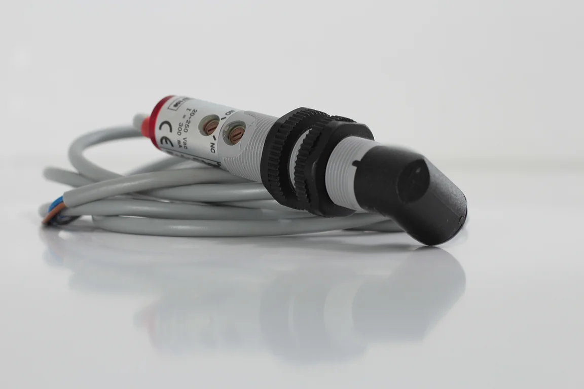 AECO FT18-AP4-90 | M18 AC Yakınlık Sensörü
