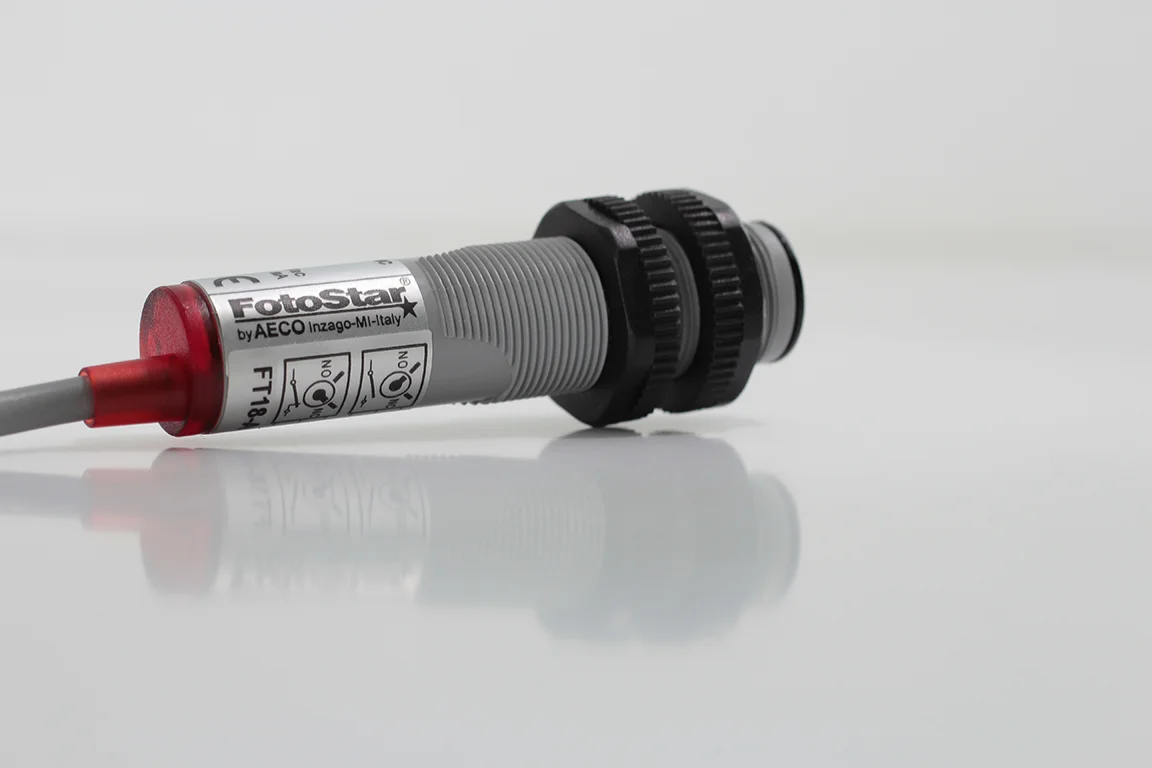 AECO FT18-AR | Reflektörlü Fotoelektrik Sensör