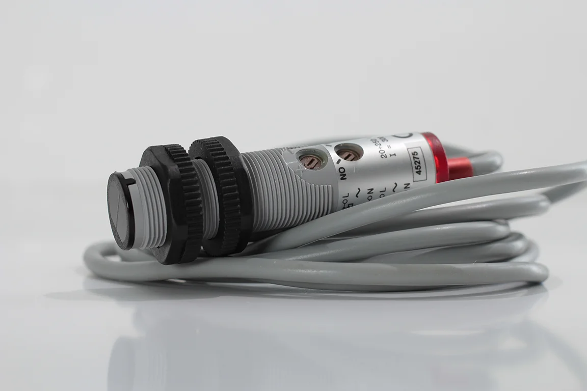 AECO FT18-AR | Reflektörlü Fotoelektrik Sensör