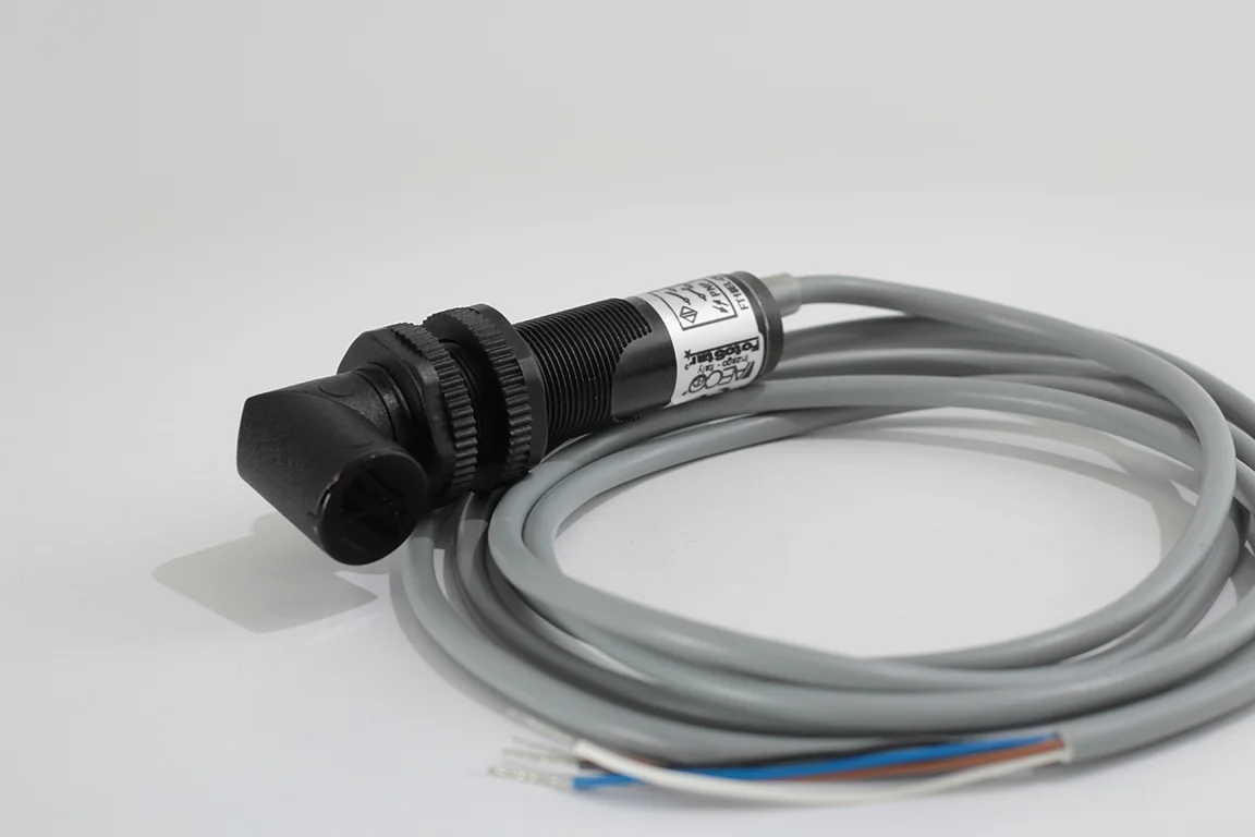 AECO FT18EL-CR PNP NO+NC 90 | IR Fotoelektrik Sensör
