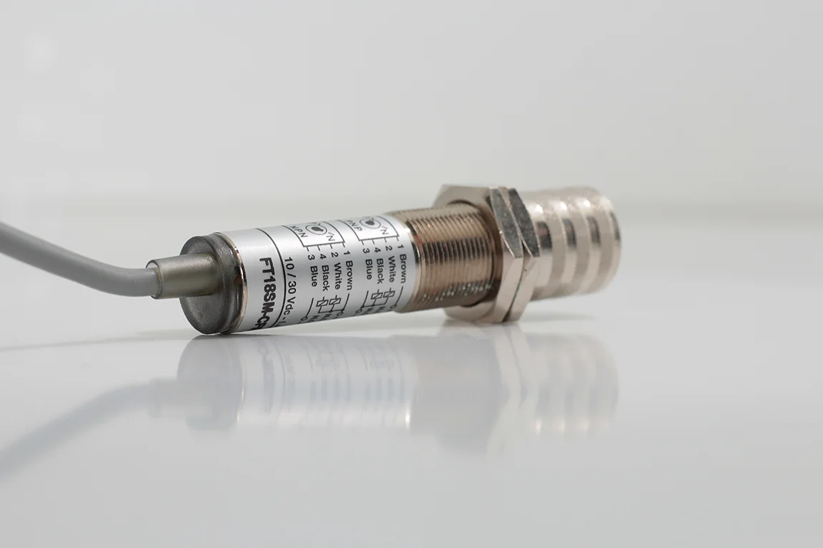 AECO FT18SM-CFR - M18 DC Yakınlık Sensörü
