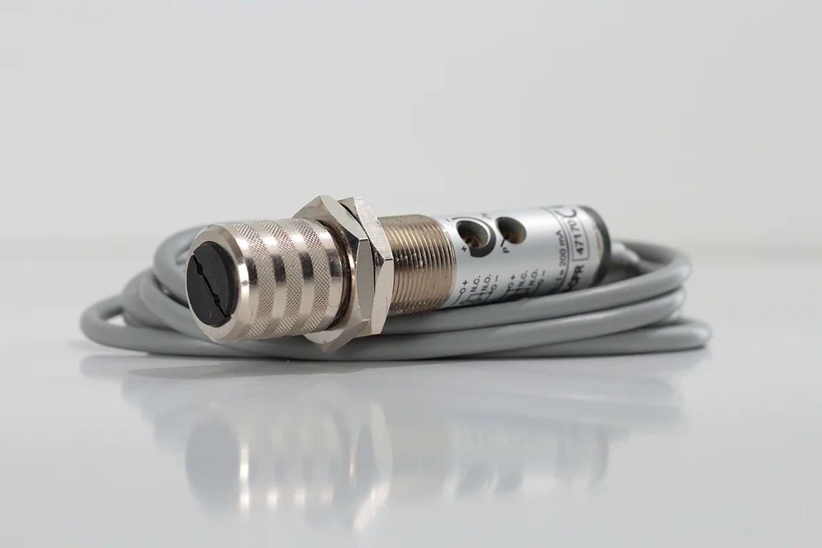 AECO FT18SM-CFR - M18 DC Yakınlık Sensörü