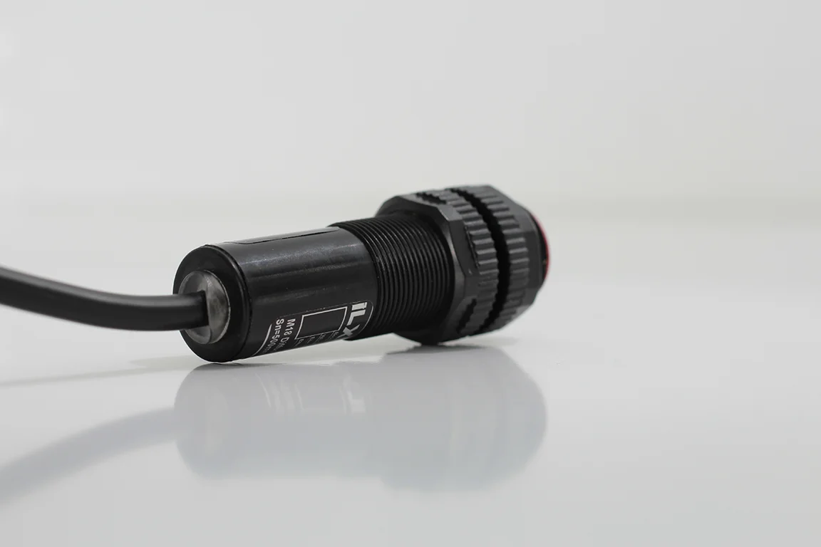 ILX OFKP 18P35-LK2 | M18 PNP NO+NC Optik Sensör