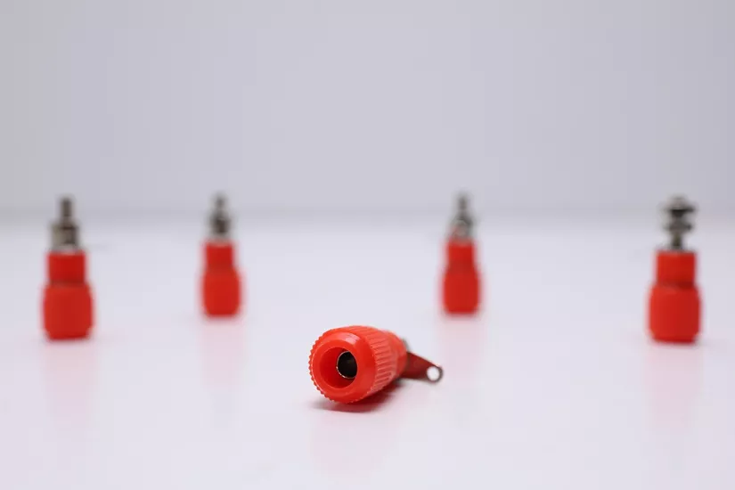 4 mm Panel Tip Banana (Born) Jak – Vidalı, Kırmızı