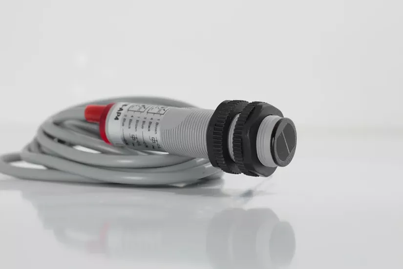 AECO FT18-AP4 AC Optik Sensör | M18, 0–40 cm, IP67