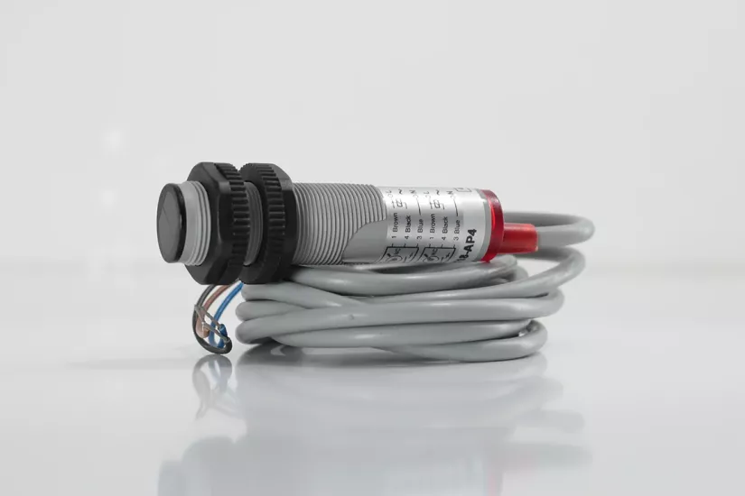 AECO FT18-AP4 AC Optik Sensör | M18, 0–40 cm, IP67