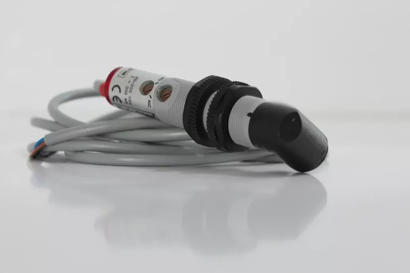 AECO FT18-AP4-90 | M18 AC Yakınlık Sensörü