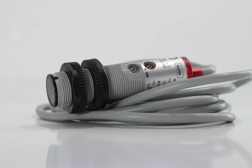 AECO FT18-AR | Reflektörlü Fotoelektrik Sensör