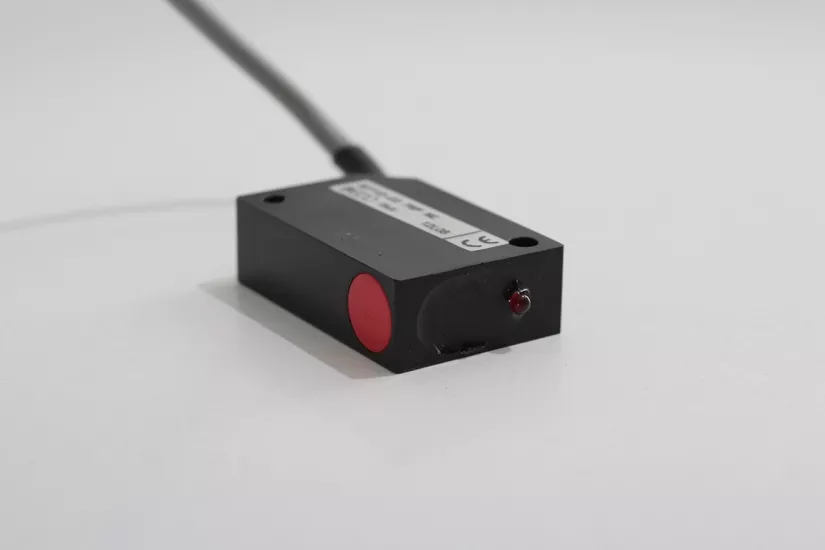 AECO SIP12-C2 PNP NC Endüktif Sensör | Dikdörtgen Gövde | 2mm | DC | PNP NC | Kablolu