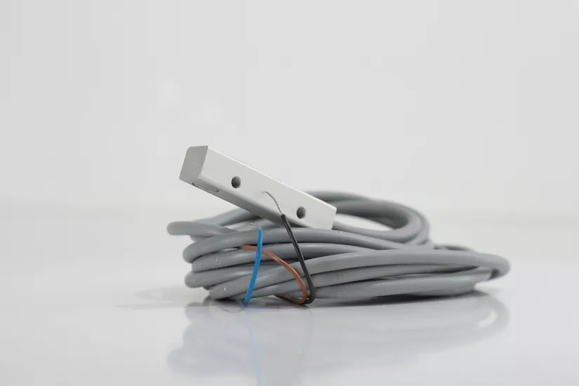 AECO SIPA8-C2 PNP NO Endüktif Sensör | 8×8mm Minyatür Metal Gövde | 2mm