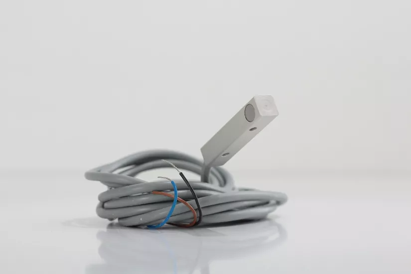 AECO SIPA8-C2 PNP NO Endüktif Sensör | 8×8mm Minyatür Metal Gövde | 2mm