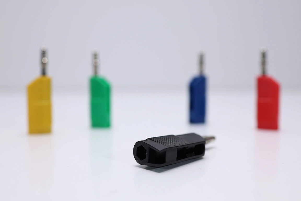 Siyah 4mm Test Kablosu Uyumlu Erkek Born Fiş