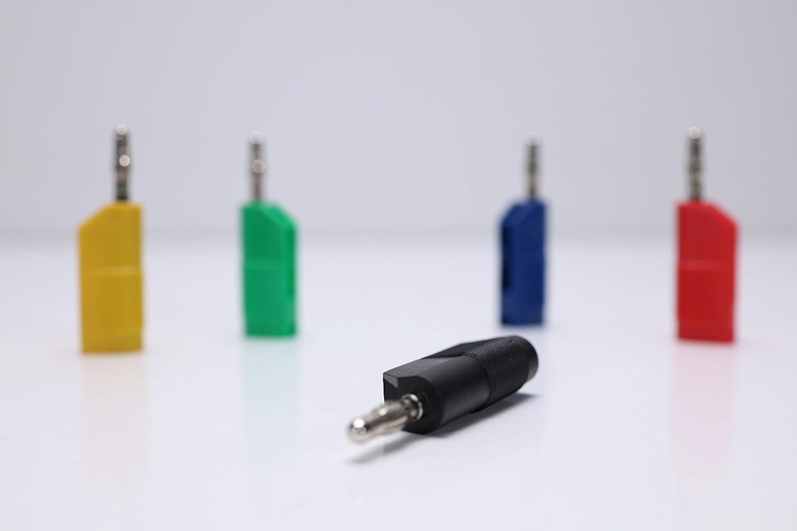 Siyah 4mm Test Kablosu Uyumlu Erkek Born Fiş